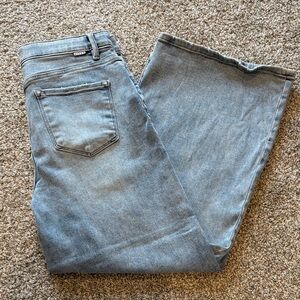 Risen wide leg cropped jeans. Size 13/31